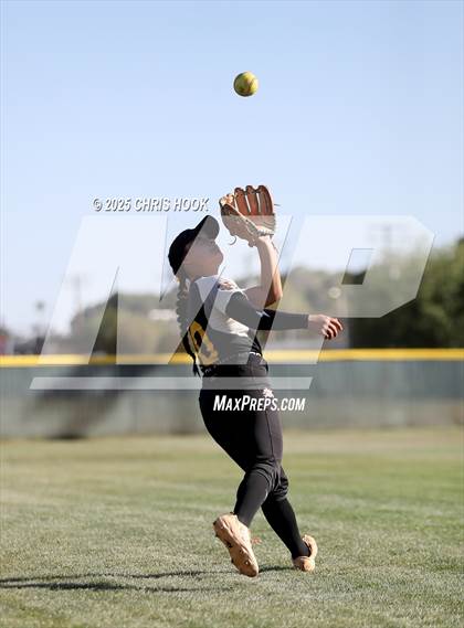 Thumbnail 1 in Mica Mountain vs Salpointe Catholic (AIA Softball 4A Semifinal) photogallery.