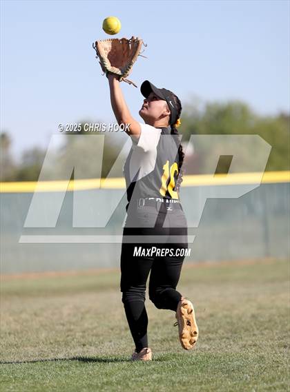 Thumbnail 2 in Mica Mountain vs Salpointe Catholic (AIA Softball 4A Semifinal) photogallery.