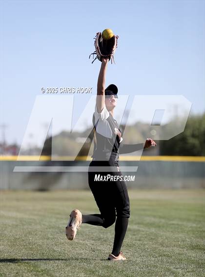 Thumbnail 1 in Mica Mountain vs Salpointe Catholic (AIA Softball 4A Semifinal) photogallery.
