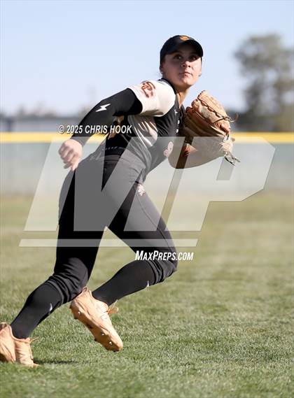 Thumbnail 3 in Mica Mountain vs Salpointe Catholic (AIA Softball 4A Semifinal) photogallery.
