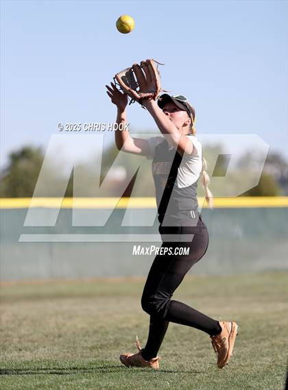 Thumbnail 3 in Mica Mountain vs Salpointe Catholic (AIA Softball 4A Semifinal) photogallery.
