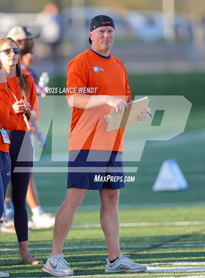 Thumbnail 2 in Chaparral vs. Legend (CHSAA 5A Semi-Final) photogallery.
