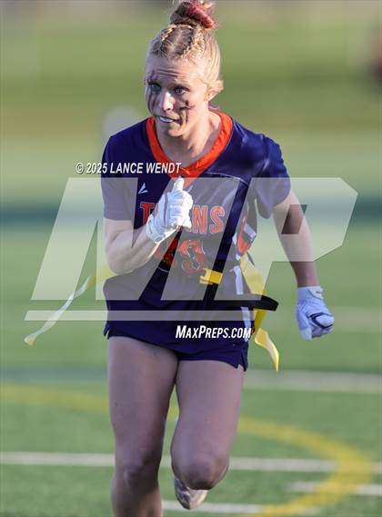 Thumbnail 3 in Chaparral vs. Legend (CHSAA 5A Semi-Final) photogallery.