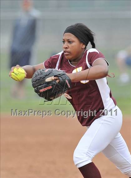 Thumbnail 3 in Palos Verdes vs. Valley Christian (Downey Tournament) photogallery.