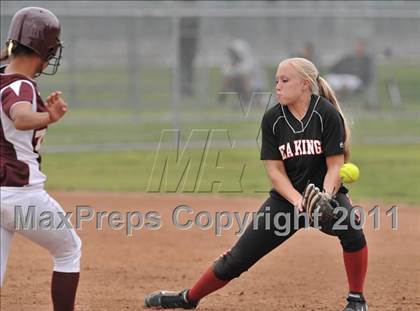 Thumbnail 3 in Palos Verdes vs. Valley Christian (Downey Tournament) photogallery.