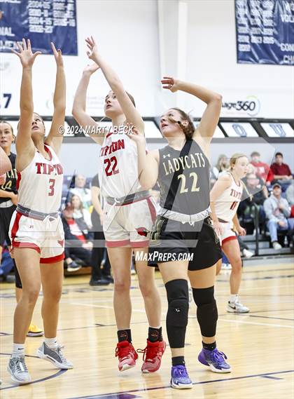 Thumbnail 3 in Tipton vs Northeast (Cairo) photogallery.