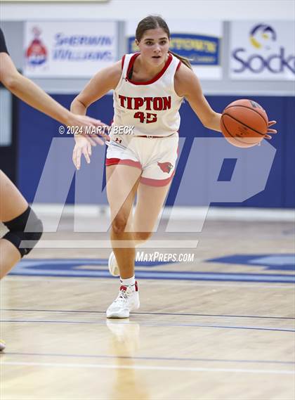 Thumbnail 1 in Tipton vs Northeast (Cairo) photogallery.