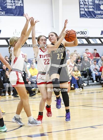 Thumbnail 3 in Tipton vs Northeast (Cairo) photogallery.