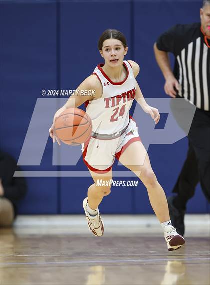 Thumbnail 1 in Tipton vs Northeast (Cairo) photogallery.