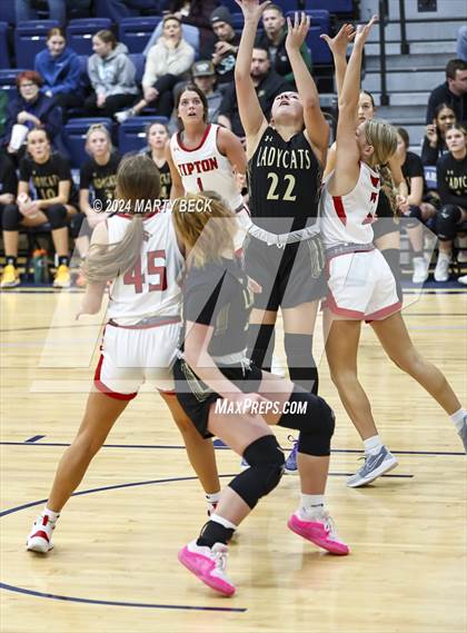 Thumbnail 1 in Tipton vs Northeast (Cairo) photogallery.