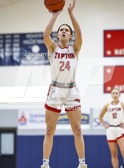 Thumbnail 2 in Tipton vs Northeast (Cairo) photogallery.