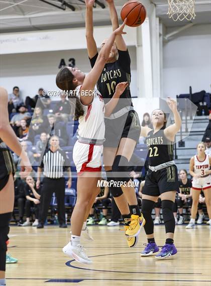 Thumbnail 2 in Tipton vs Northeast (Cairo) photogallery.