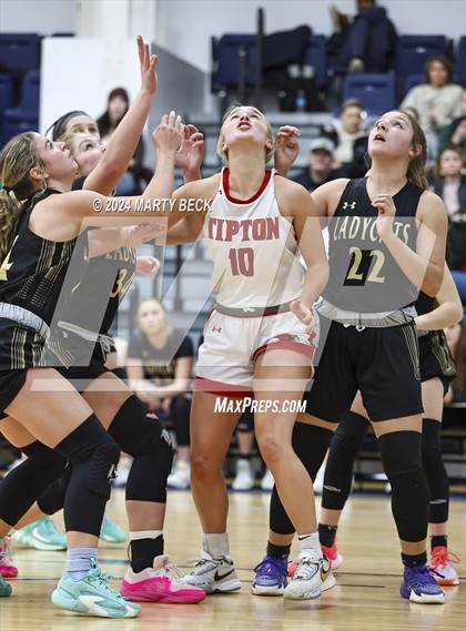 Thumbnail 2 in Tipton vs Northeast (Cairo) photogallery.