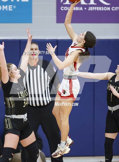 Thumbnail 2 in Tipton vs Northeast (Cairo) photogallery.