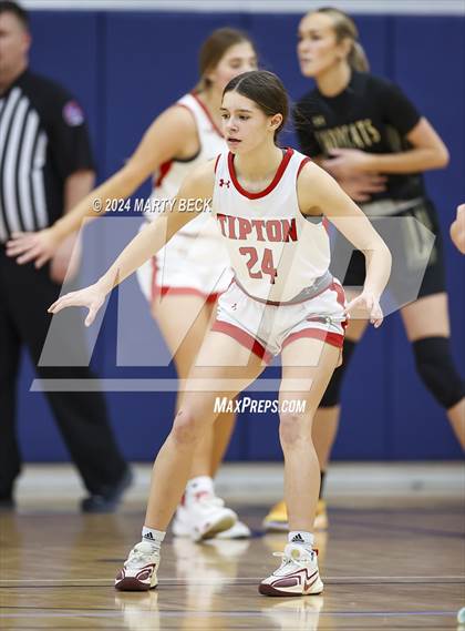 Thumbnail 3 in Tipton vs Northeast (Cairo) photogallery.