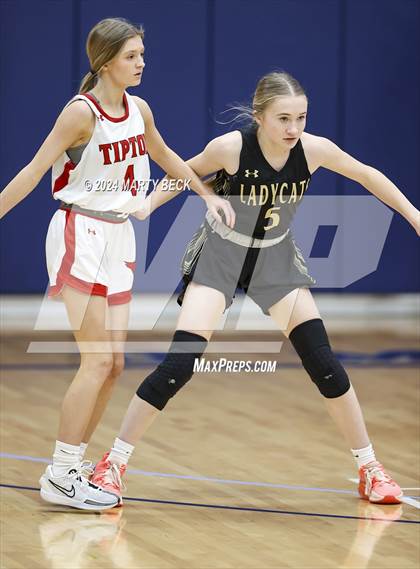 Thumbnail 1 in Tipton vs Northeast (Cairo) photogallery.