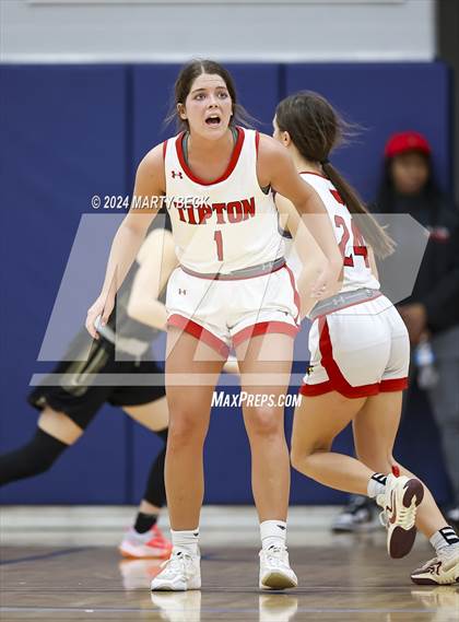 Thumbnail 1 in Tipton vs Northeast (Cairo) photogallery.