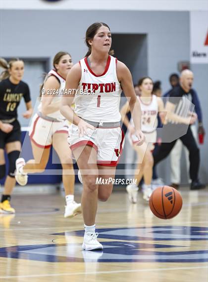 Thumbnail 2 in Tipton vs Northeast (Cairo) photogallery.