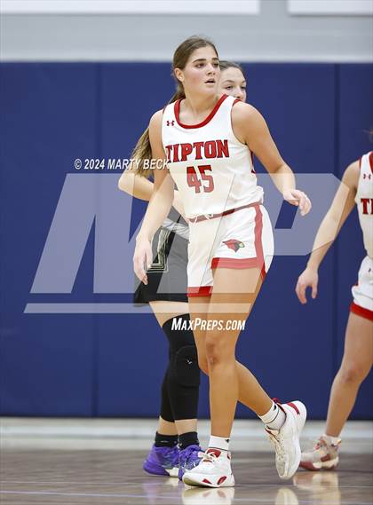 Thumbnail 3 in Tipton vs Northeast (Cairo) photogallery.