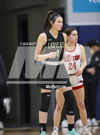 Thumbnail 3 in Tipton vs Northeast (Cairo) photogallery.