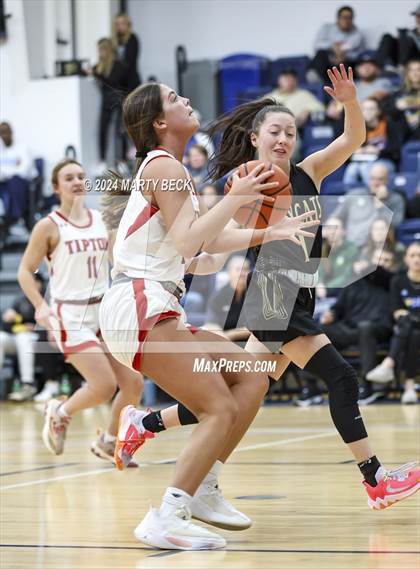 Thumbnail 1 in Tipton vs Northeast (Cairo) photogallery.