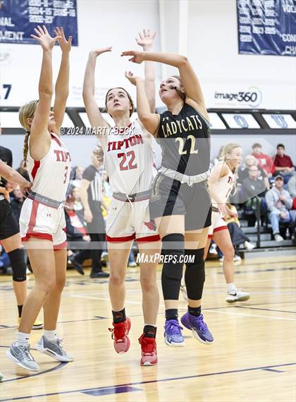 Thumbnail 2 in Tipton vs Northeast (Cairo) photogallery.