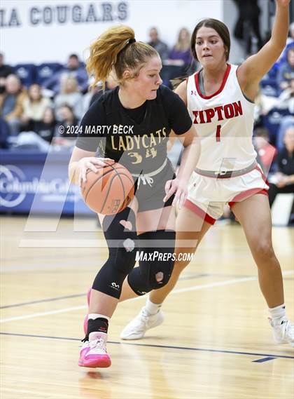 Thumbnail 3 in Tipton vs Northeast (Cairo) photogallery.