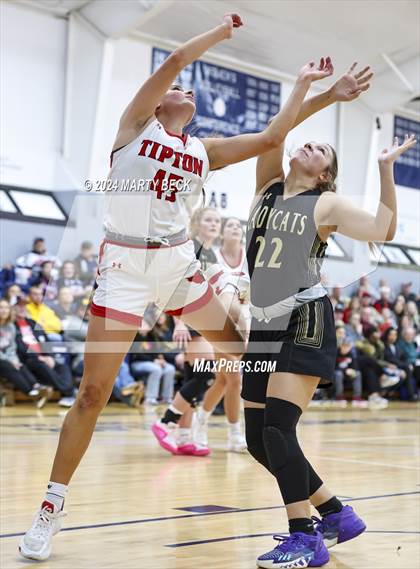 Thumbnail 1 in Tipton vs Northeast (Cairo) photogallery.
