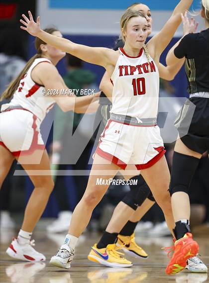 Thumbnail 1 in Tipton vs Northeast (Cairo) photogallery.
