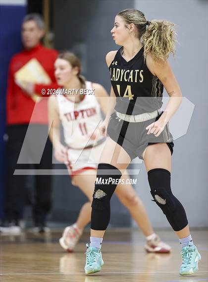 Thumbnail 1 in Tipton vs Northeast (Cairo) photogallery.
