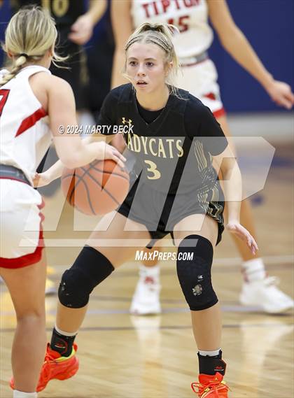 Thumbnail 1 in Tipton vs Northeast (Cairo) photogallery.