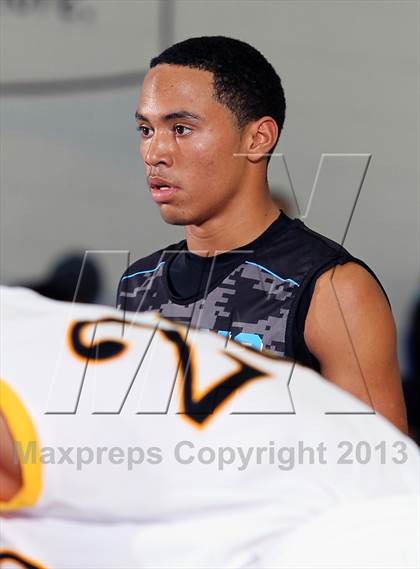 Thumbnail 3 in Eastlake vs Cabrillo (MaxPreps Holiday Classic) photogallery.