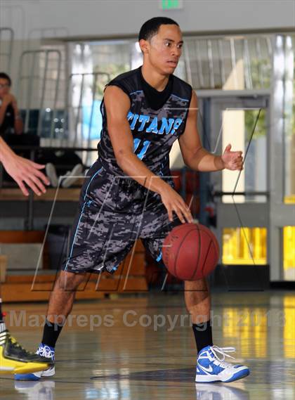 Thumbnail 2 in Eastlake vs Cabrillo (MaxPreps Holiday Classic) photogallery.