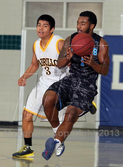 Thumbnail 3 in Eastlake vs Cabrillo (MaxPreps Holiday Classic) photogallery.