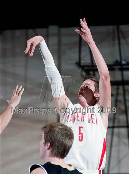 Thumbnail 1 in Mater Dei vs. Foothill (Orange Holiday Classic Championship) photogallery.