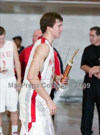 Thumbnail 1 in Mater Dei vs. Foothill (Orange Holiday Classic Championship) photogallery.