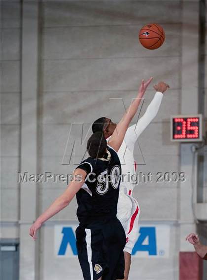 Thumbnail 1 in Mater Dei vs. Foothill (Orange Holiday Classic Championship) photogallery.