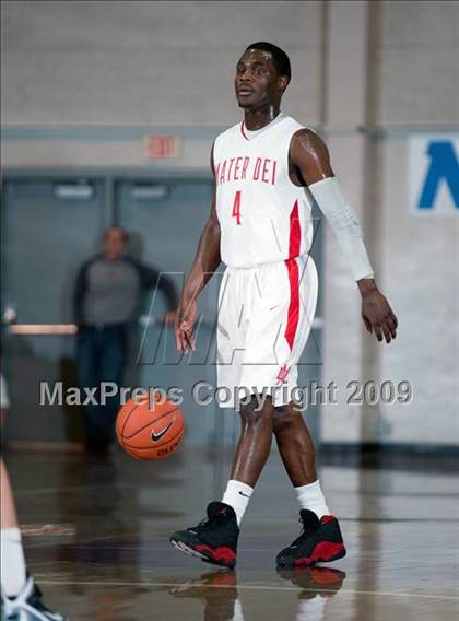 Thumbnail 1 in Mater Dei vs. Foothill (Orange Holiday Classic Championship) photogallery.
