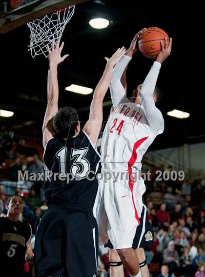 Thumbnail 3 in Mater Dei vs. Foothill (Orange Holiday Classic Championship) photogallery.
