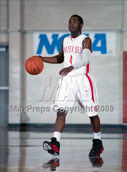 Thumbnail 3 in Mater Dei vs. Foothill (Orange Holiday Classic Championship) photogallery.