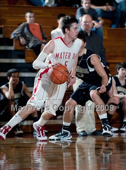Thumbnail 2 in Mater Dei vs. Foothill (Orange Holiday Classic Championship) photogallery.