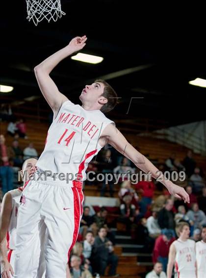 Thumbnail 2 in Mater Dei vs. Foothill (Orange Holiday Classic Championship) photogallery.