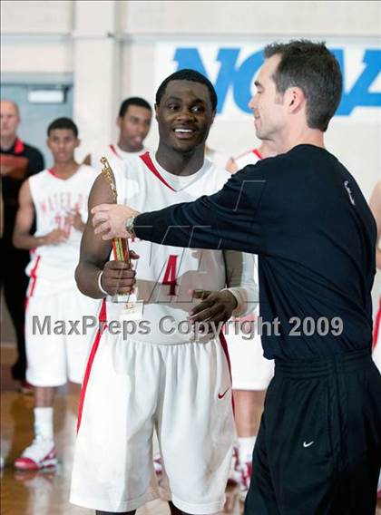 Thumbnail 3 in Mater Dei vs. Foothill (Orange Holiday Classic Championship) photogallery.