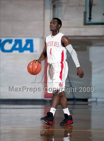 Thumbnail 3 in Mater Dei vs. Foothill (Orange Holiday Classic Championship) photogallery.