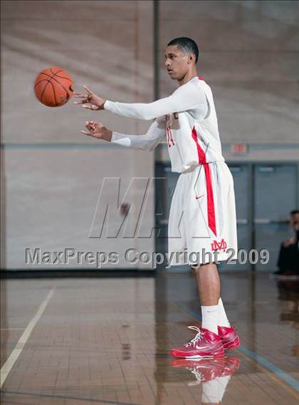 Thumbnail 1 in Mater Dei vs. Foothill (Orange Holiday Classic Championship) photogallery.