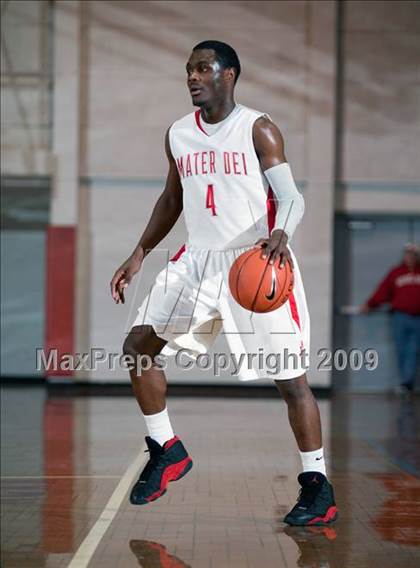 Thumbnail 2 in Mater Dei vs. Foothill (Orange Holiday Classic Championship) photogallery.