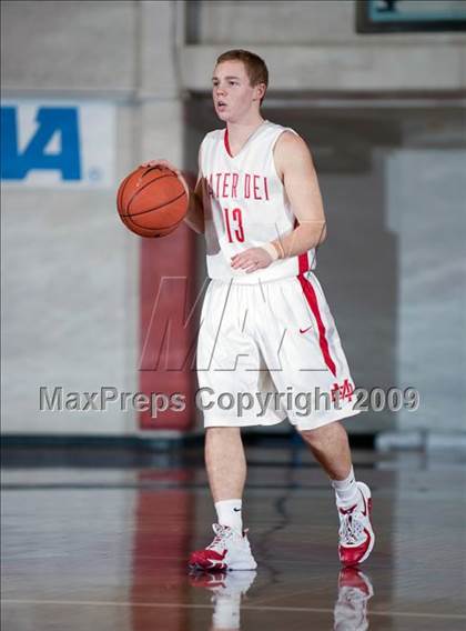 Thumbnail 2 in Mater Dei vs. Foothill (Orange Holiday Classic Championship) photogallery.
