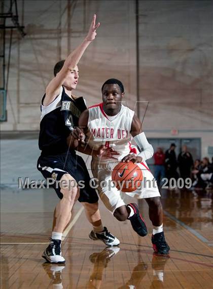 Thumbnail 2 in Mater Dei vs. Foothill (Orange Holiday Classic Championship) photogallery.