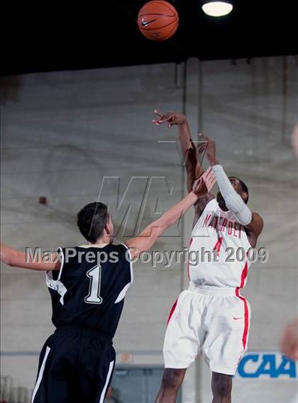 Thumbnail 3 in Mater Dei vs. Foothill (Orange Holiday Classic Championship) photogallery.