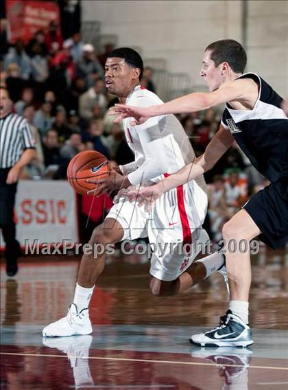 Thumbnail 3 in Mater Dei vs. Foothill (Orange Holiday Classic Championship) photogallery.